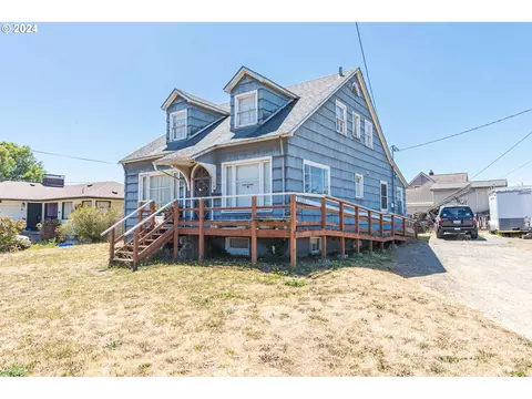 2104 Harrison St, North Bend, OR 97459