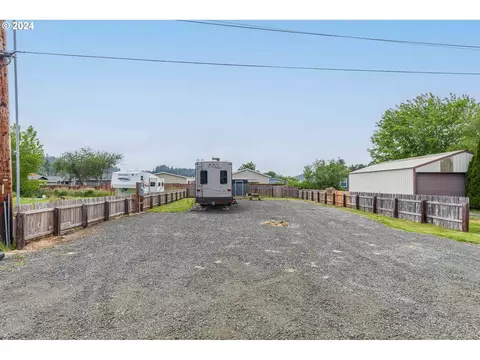165 N 12th St, Lakeside, OR 97449