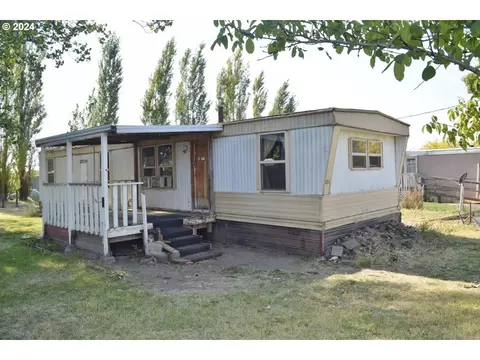 134 Van Buren St, Athena, OR 97813