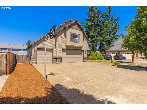 19343 Mayfly Ct, Oregon City, OR 97045