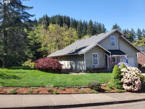 952 S 67th St, Springfield, OR 97478