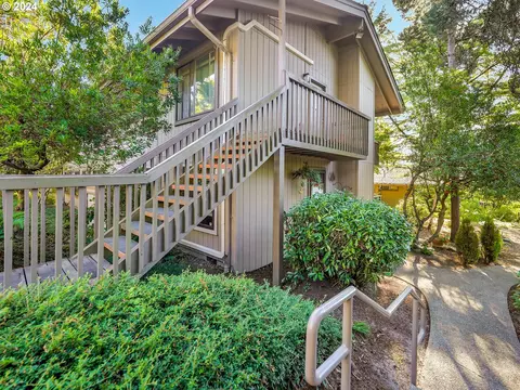7516 SW Barnes Rd #C, Portland, OR 97225