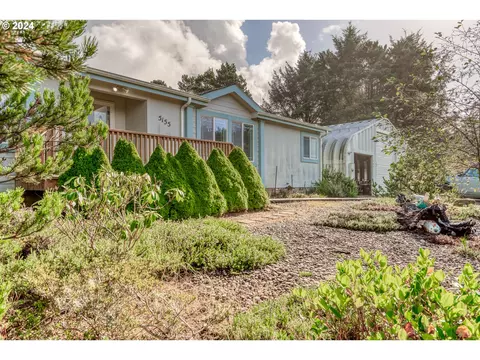 5155 SW Field Ave, Waldport, OR 97394