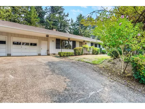 241 S Rock St, Silverton, OR 97381