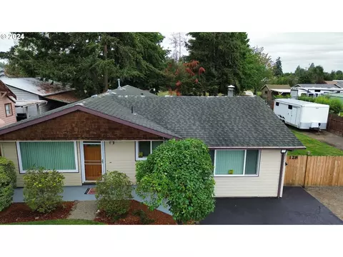 128 Dixon Ave, Molalla, OR 97038