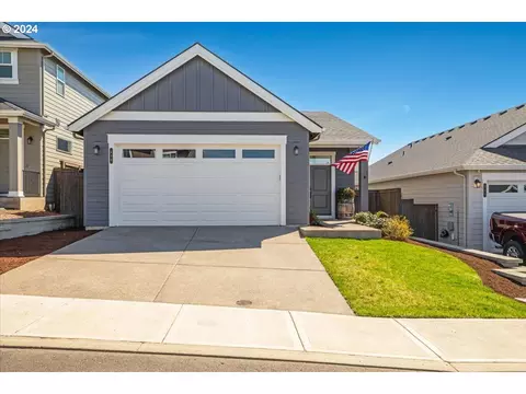498 NE Greenway Dr, Estacada, OR 97023