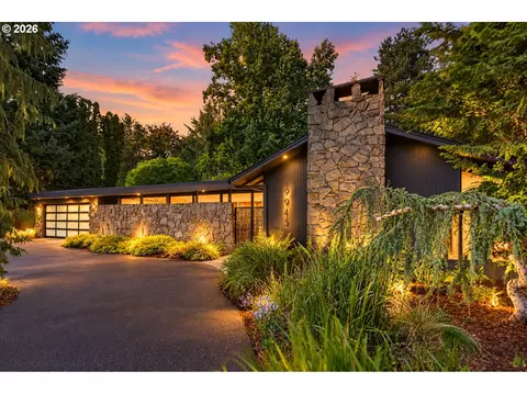 9945 SW Hawthorne Ln, Portland, OR 97225