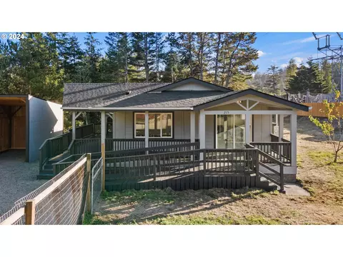 215 Airport Way, Lakeside, OR 97449