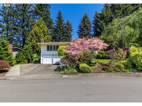 3245 Strathmore Pl, Eugene, OR 97405