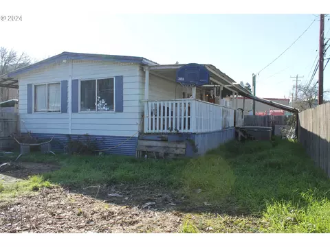 110 Rose Ave, Myrtle Creek, OR 97457