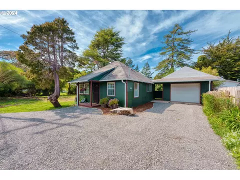 714 Pacific Ave, Brookings, OR 97415