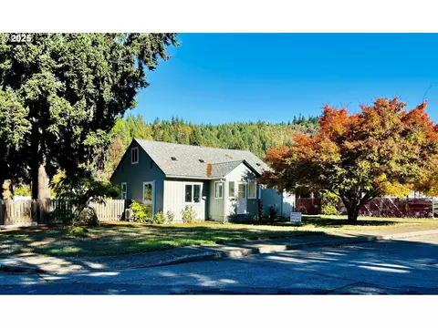 47827 Commercial St, Oakridge, OR 97463