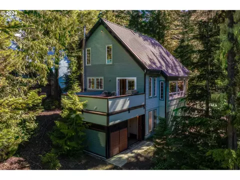 30097 E Blossom Trl, Government Camp, OR 97028
