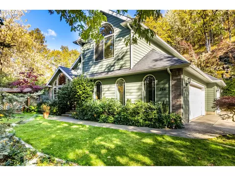 266 Wild Fern Dr, Winchester, OR 97495