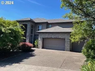 9527 NW Skyview Dr, Portland, OR 97231