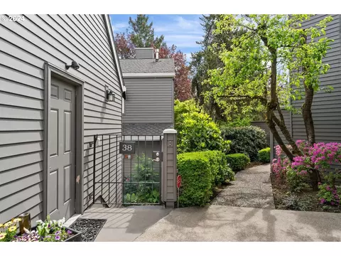 38 Greenridge Ct, Lake Oswego, OR 97035