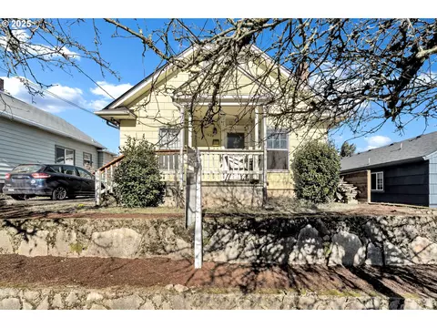 1639 SEllis St, Portland, OR 97202