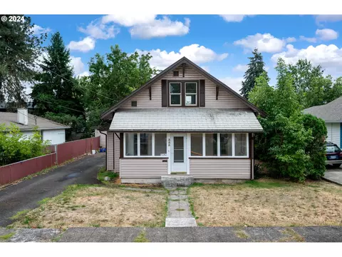 355 W Exeter St, Gladstone, OR 97027