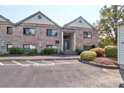 16363 SW 130th Ter #102, King City, OR 97224
