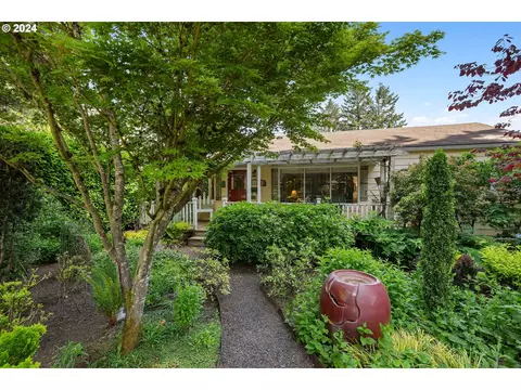 761 8th St, Lake Oswego, OR 97034