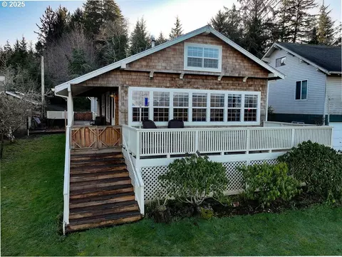 173 S 2nd St, Wheeler, OR 97147