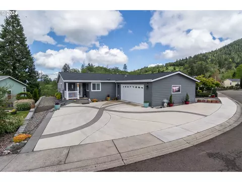 204 Lucky Ridge Loop, Canyonville, OR 97417