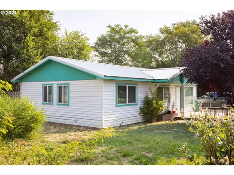803 Chenoweth Loop, The Dalles, OR 97058