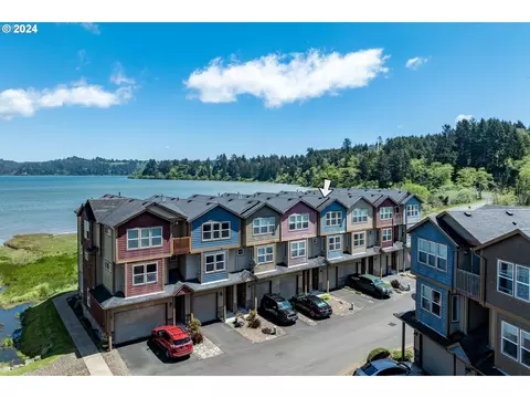 475 SE 35th St, Newport, OR 97366