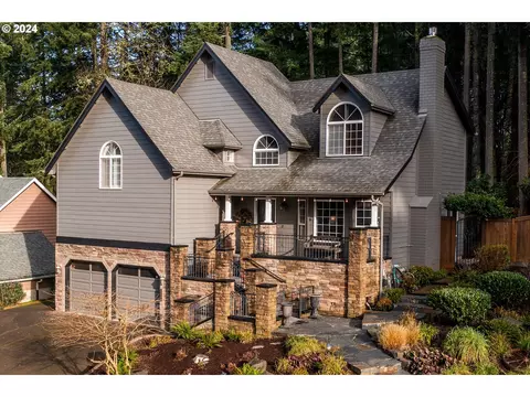 691 S 73rd St, Springfield, OR 97478