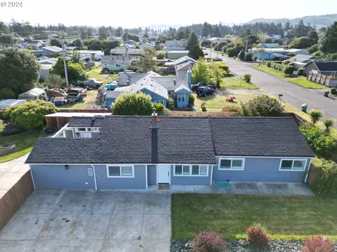 622 Ivy St, Florence, OR 97439