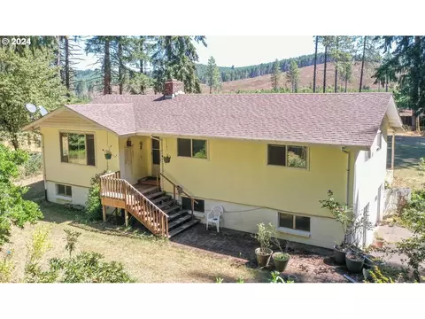 88597 Knight Rd, Veneta, OR 97487