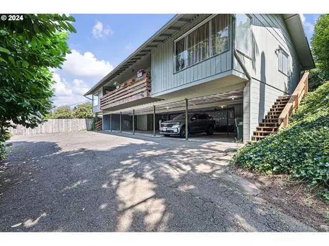 611 Crestview Dr, Reedsport, OR 97467