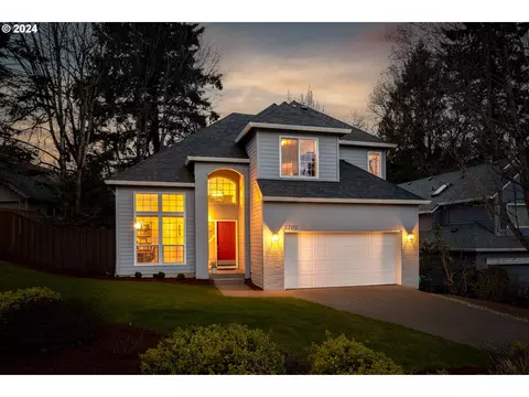 2702 SW Leah Ct, Portland, OR 97219