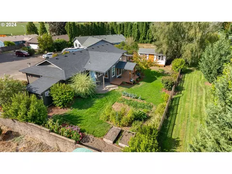 1008 E Pioneer Ln, Newberg, OR 97132
