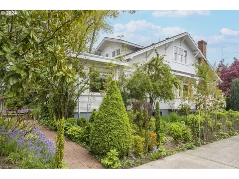 8245 NE Quatama St, Hillsboro, OR 97006