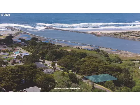 374 4th St SW, Bandon, OR 97411