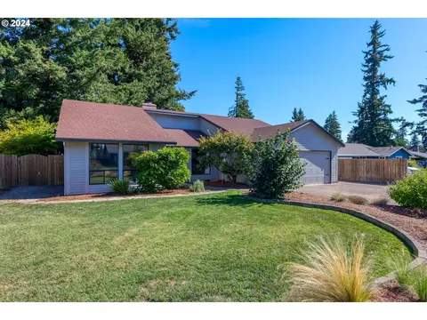 1210 N Oak St, Canby, OR 97013