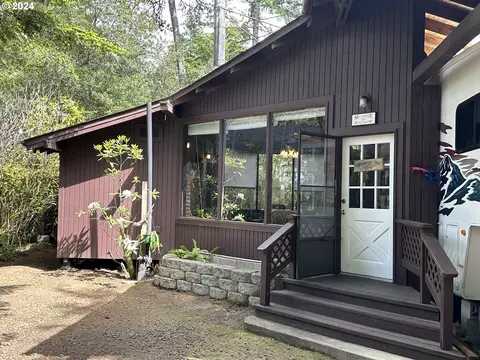 235 Horse Shoe Ln, Florence, OR 97439