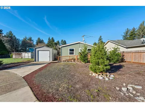 63454 James Dr, Coos Bay, OR 97420
