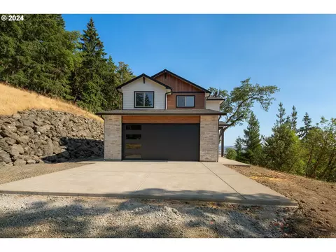 900 Jewel Dr, Roseburg, OR 97471