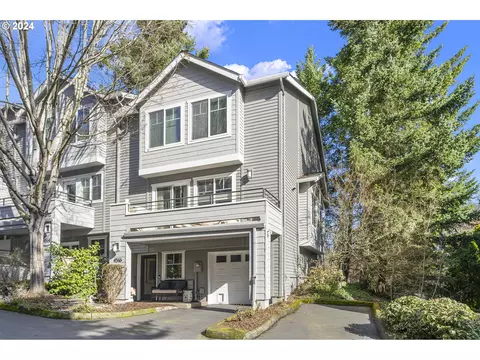 4516 Lower Dr #B4, Lake Oswego, OR 97035