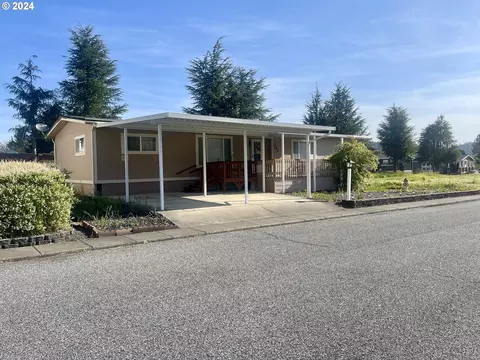 164 Country Side Ln, Winston, OR 97496