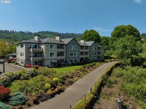 5110 S Landing Dr #106, Portland, OR 97239
