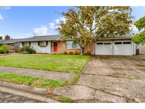 216 Woodlane Dr, Springfield, OR 97477