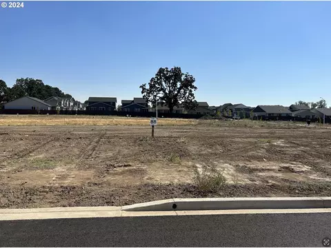 1566 NW Adelaide St #88, Mcminnville, OR 97128