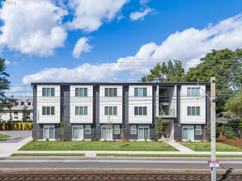 10985 E Burnside St #9, Portland, OR 97216