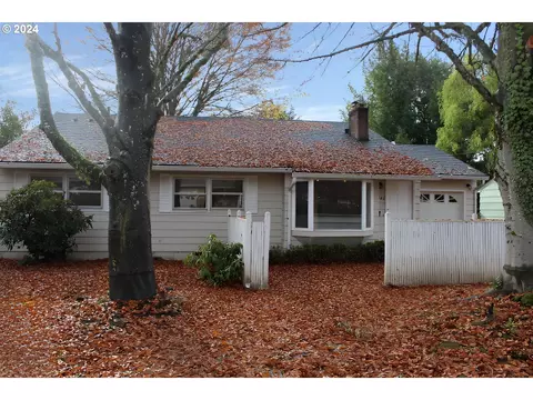 4246 SE Washington St, Milwaukie, OR 97222
