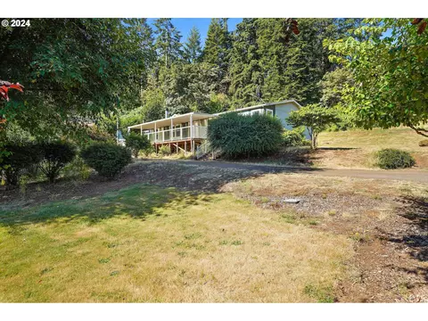 445 6th St, Scotts Mills, OR 97375
