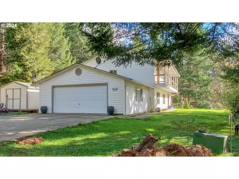 655 Osprey Dr, Umpqua, OR 97486