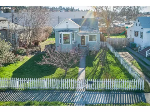 514 W 8th St, The Dalles, OR 97058